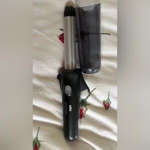 BRAUN Butane Cordles Independent Curling Iron 
Excellent condition!